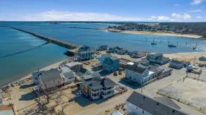 Renovated Coastal Haven: Camp Ellis Classic Escape - Image 2
