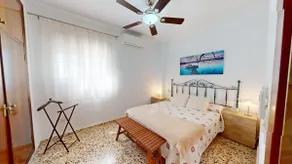 Exclusive Villa in Catadau: Pool & Private Gardens - Image 5