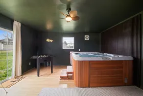 3BR | indoor hot tub | min from NRG | fire pit - Image 2