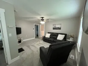 Cozy Covell House - Image 2