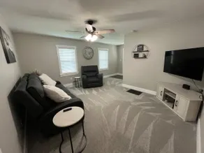 Cozy Covell House - Image 3