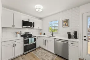 Family Oasis | Newly renovated 3BR |Walk to N. Elm - Image 4