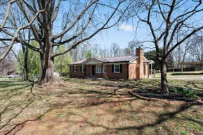 Family Oasis | Newly renovated 3BR |Walk to N. Elm - Image 3