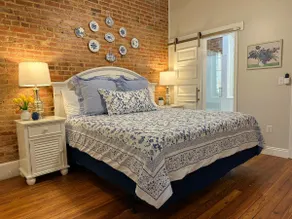 Walnut Suites - the Alyssa Suite - Image 2