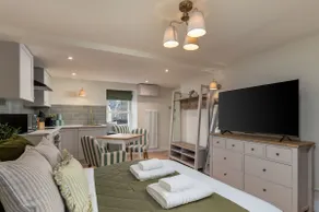 Bridgend Studio - Near Free Parking - Image 3