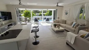 Villa in Sunset Crest, Holetown - Image 2