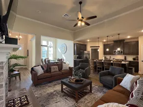 Gusty's | 5BR/3BA • 6 Beds • 10 Min to Kyle Field - Image 2