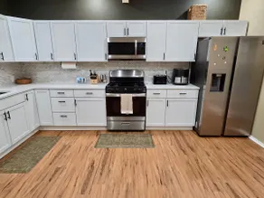 Spacious, Modern Home| Free Parking | Downtown/OTE - Image 5