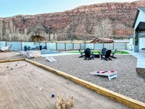 MtnViews-Mini Golf-Hot Tub-Bocce-Pool Table-3000sf - Image 5