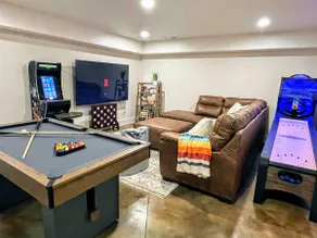MtnViews-Mini Golf-Hot Tub-Bocce-Pool Table-3000sf - Image 2