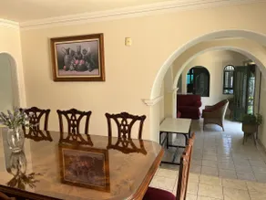 Beautiful and spacious house with garden and 2 garages - Image 4