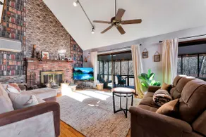 Cozy MountainGetaway near Bushkill w/HotTub&Sauna - Image 3