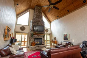 Huge decks, Hot Tub, Fire Pit & Dog Friendly - Image 2