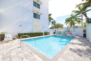 Steps to Beach, Balcony, Pool, Parking - 2BR 2BA - Image 4