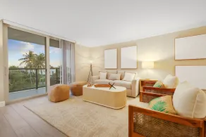 Steps to Beach, Balcony, Pool, Parking - 2BR 2BA - Image 2
