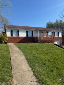 Entire 3 bedroom 1.5 bath house - Image 2