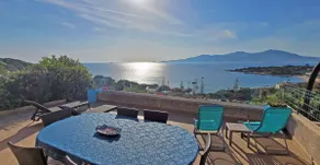 Mini villa avec jardin et terrasse panoramique à 150m. de la mer. - Image 3