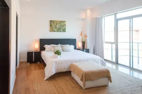 Euroloft Luxury Penthouse w/ Rooftop Pool & Views - Image 4