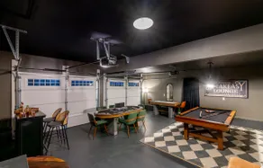 Barrel Top Bourbon House. Pool, Speakeasy, Golf - Image 5