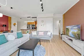 Harbour Luxe Stay - Pool, Gym and Parking - Image 2