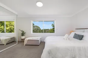 Beach & Brushstrokes | Artful Hideaway in Cronulla - Image 4