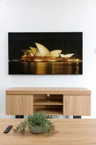 Zen by the Coast: 2-BR Cozy Retreat Near Uni/Shops - Image 2