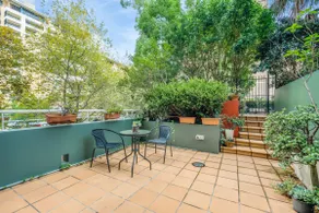 Redfern 2Br Apt with balcony free parking near CBD - Image 4