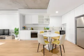 Woden Retreat near Hospital, Pool, Gym n Parking - Image 4