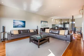Regency Beach Family House - Image 3