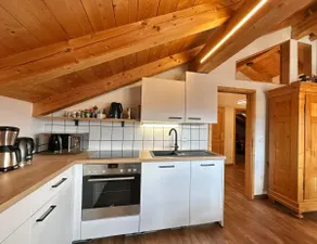 Relax in style with mountain views - Image 5