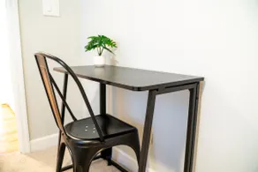 Private Unit / Kitchen / Full bath / Queen bed - Image 3