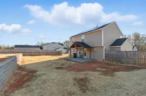 Spacious 4BR Getaway - BBQ, Workspace, Parking - Image 2