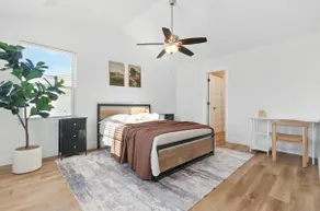 Spacious 4BR Getaway - BBQ, Workspace, Parking - Image 4