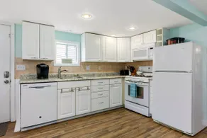 2 Bedrooms, Steps to the Beach, 45 min to Salem, Pet Friendly - Image 5