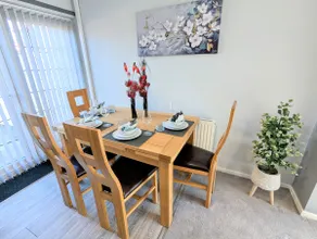 Castleford nest 3 bed driveway 2 Free Parking 6ppl - Image 3