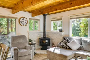 Family Cabin Near Pinecrest w AC, WiFi & Game Deck - Image 2