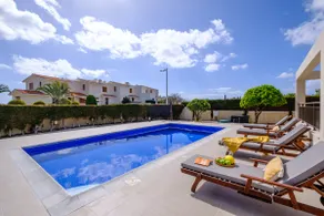 Cielo Luxury Villa by Nomads - Walk to Coral Bay - Image 4