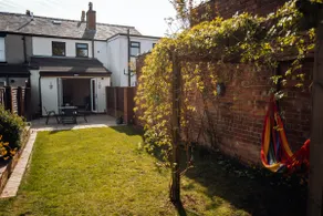 Bradley's Hideaway With Private Garden - Image 3