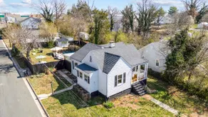 Quaint Cottage in heart of LYH - POOL with HOT TUB! - Image 5