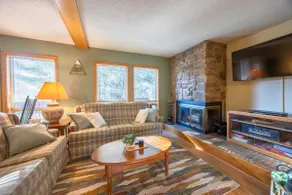 Twyla’s Treehouse - Cozy 3-bed, 3-bath cabin - Image 2