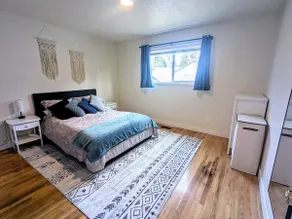 Cozy Home on Bonnie Brae - Image 2