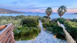 Scenic Coastal Getaway - Image 5