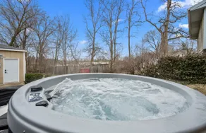 Modern & Tranquil Stay: Hot Tub & Espresso Machine - Image 3