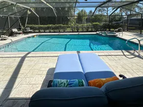 LE BLEU Charming Poolside Retreat - Image 3