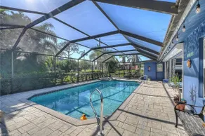 LE BLEU Charming Poolside Retreat - Image 2