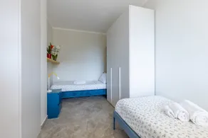 GuestHost - Elegant Seaside Apt - Pool and Parking - Image 4