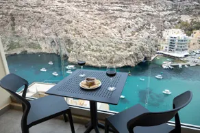 3 Bedroom Luxury Sea View Apt - Image 3
