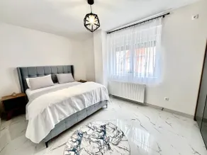 Deluxe One-Bedroom Apartment with Private Parking - Image 4
