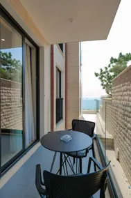 Deluxe apartment with Balcony - Image 5