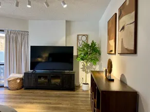 Heart of Honolulu Hideaway Suite + 1 Free Parking - Image 3